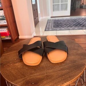 Old Navy Black and Tan Women's Sandals